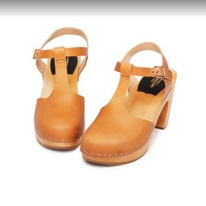 Swedish Hasbeens - T-strap Sky High Clogs
